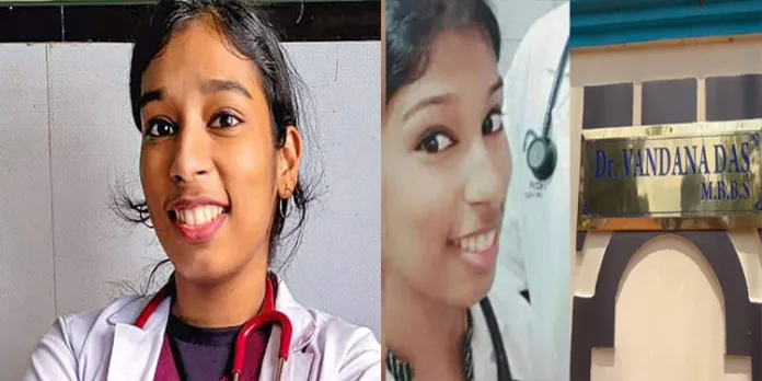 വന്ദനയുടെ കൊലപാതകത്തിന് പിന്നില് പോലീസ് വീഴ്ച ; എസ്പി ഓഫീസിലേക്ക് പ്രതിപക്ഷ സംഘടനകളുടെ മാര്ച്ച് വന്ദനയുടെ കൊലപാതകത്തിന് പിന്നില് പോലീസ് വീഴ്ച ; എസ്പി ഓഫീസിലേക്ക് പ്രതിപക്ഷ സംഘടനകളുടെ മാര്ച്ച്