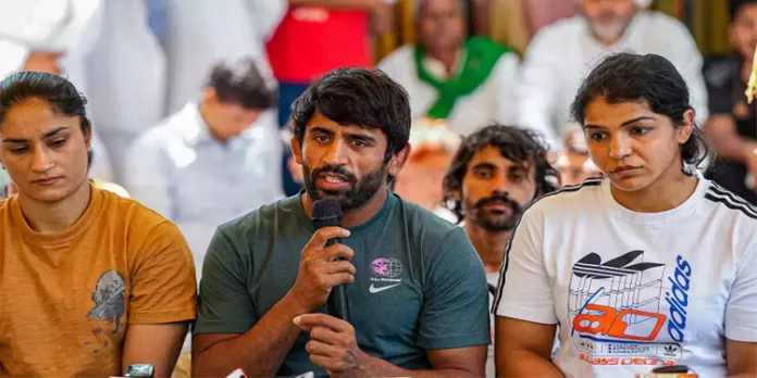 നാര്കോ പരിശോധനക്ക് തയ്യാറാണോ : ബ്രിജ് ഭൂഷണെ വെല്ലുവിളിച്ച് ഗുസ്തി താരങ്ങള് നാര്കോ പരിശോധനക്ക് തയ്യാറാണോ : ബ്രിജ് ഭൂഷണെ വെല്ലുവിളിച്ച് ഗുസ്തി താരങ്ങള്