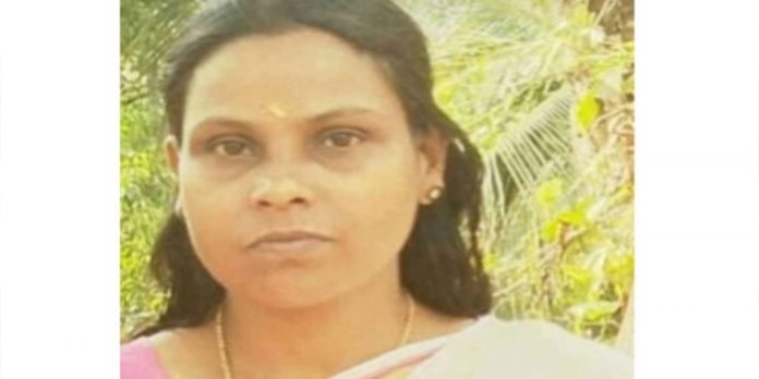 കോഴിക്കോട് വീട്ടുമുറ്റത്തു നിന്ന യുവതി ഇടിമിന്നലേറ്റ് മരിച്ചു കോഴിക്കോട് വീട്ടുമുറ്റത്തു നിന്ന യുവതി ഇടിമിന്നലേറ്റ് മരിച്ചു