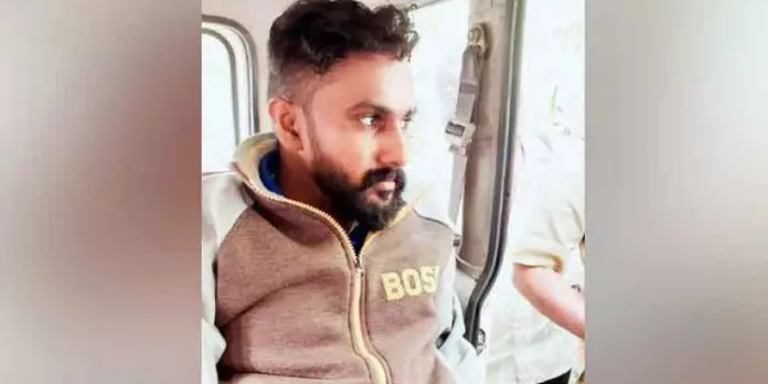 തോക്കു ചൂണ്ടി പണം കവരാൻ ശ്രമം ; യുവാവ് അറസ്റ്റിൽ തോക്കു ചൂണ്ടി പണം കവരാൻ ശ്രമം ; യുവാവ് അറസ്റ്റിൽ