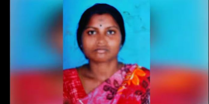 അട്ടപ്പാടിയില് ഉറങ്ങിക്കിടന്ന വീട്ടമ്മയെ മദ്യപിച്ചെത്തിയ ഭര്ത്താവ് വെട്ടി ; കാല് അറ്റുതൂങ്ങി അട്ടപ്പാടിയില് ഉറങ്ങിക്കിടന്ന വീട്ടമ്മയെ മദ്യപിച്ചെത്തിയ ഭര്ത്താവ് വെട്ടി ; കാല് അറ്റുതൂങ്ങി