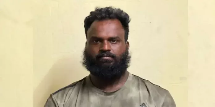 ഡ്രൈ ഡേയില് ബൈക്കിൽ സഞ്ചരിച്ച് മദ്യ വിൽപ്പന ; 100 ലിറ്റർ മദ്യവുമായി യുവാവ് പിടിയില് ഡ്രൈ ഡേയില് ബൈക്കിൽ സഞ്ചരിച്ച് മദ്യ വിൽപ്പന ; 100 ലിറ്റർ മദ്യവുമായി യുവാവ് പിടിയില്