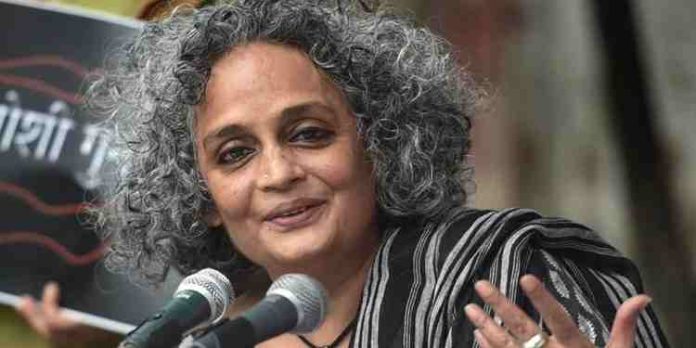 മണിപ്പൂരിലേത് ആഭ്യന്തര കലാപമല്ല, വംശീയ ഉന്മൂലനമെന്ന് അരുന്ധതി റോയ് മണിപ്പൂരിലേത് ആഭ്യന്തര കലാപമല്ല, വംശീയ ഉന്മൂലനമെന്ന് അരുന്ധതി റോയ്