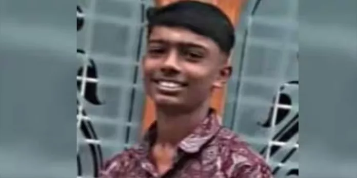 ആലപ്പുഴയില് കൂട്ടുകാര്ക്കൊപ്പം ആറ്റില് നീന്തുന്നതിനിടെ ദുരന്തം, വിദ്യാര്ഥി മുങ്ങിമരിച്ചു ആലപ്പുഴയില് കൂട്ടുകാര്ക്കൊപ്പം ആറ്റില് നീന്തുന്നതിനിടെ ദുരന്തം, വിദ്യാര്ഥി മുങ്ങിമരിച്ചു
