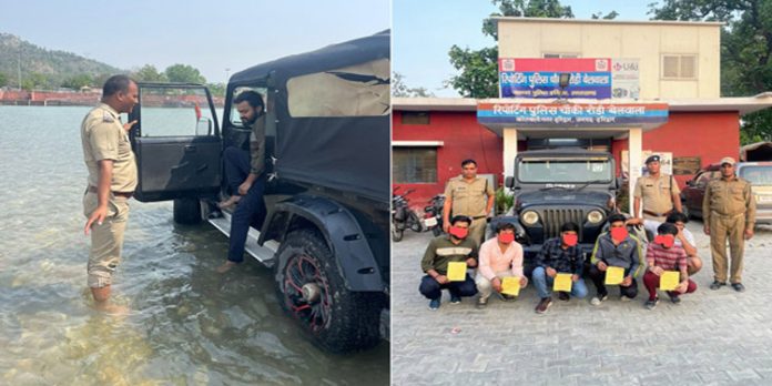 ഗംഗയില് ഥാറിനെ കുളിപ്പിച്ചു ; യുവാക്കള്ക്ക് പിഴ ശിക്ഷ ഗംഗയില് ഥാറിനെ കുളിപ്പിച്ചു ; യുവാക്കള്ക്ക് പിഴ ശിക്ഷ