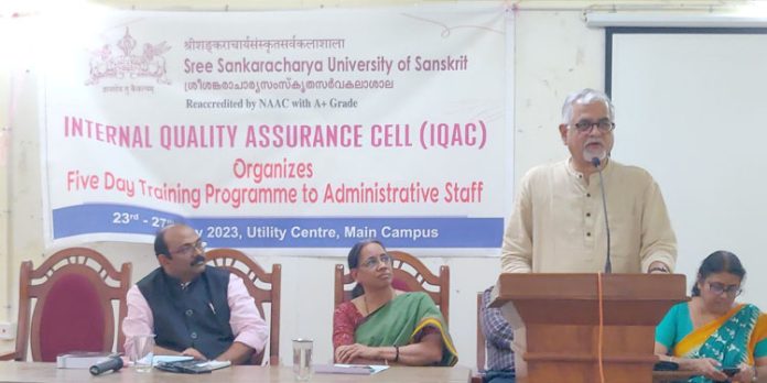 സർവ്വകലാശാലകളുടെ പുരോഗതിയിൽ അനധ്യാപകരുടെ പങ്ക് ശ്ലാഘനീയം ; പ്രൊഫ. എം. വി. നാരായണൻ സർവ്വകലാശാലകളുടെ പുരോഗതിയിൽ അനധ്യാപകരുടെ പങ്ക് ശ്ലാഘനീയം ; പ്രൊഫ. എം. വി. നാരായണൻ