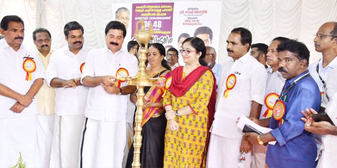 കലഞ്ഞൂരില് എല്ലാവര്ക്കും കുടിവെള്ളം എത്തിക്കുക ലക്ഷ്യം : മന്ത്രി റോഷി അഗസ്റ്റിന് കലഞ്ഞൂരില് എല്ലാവര്ക്കും കുടിവെള്ളം എത്തിക്കുക ലക്ഷ്യം : മന്ത്രി റോഷി അഗസ്റ്റിന്