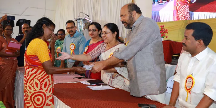 ആശ്വാസമായി അവകാശരേഖ ; മല്ലപ്പള്ളി താലൂക്ക്തല അദാലത്തില് 11 പേര്ക്ക് ബിപിഎല് കാര്ഡ് ലഭ്യമാക്കി ആശ്വാസമായി അവകാശരേഖ ; മല്ലപ്പള്ളി താലൂക്ക്തല അദാലത്തില് 11 പേര്ക്ക് ബിപിഎല് കാര്ഡ് ലഭ്യമാക്കി