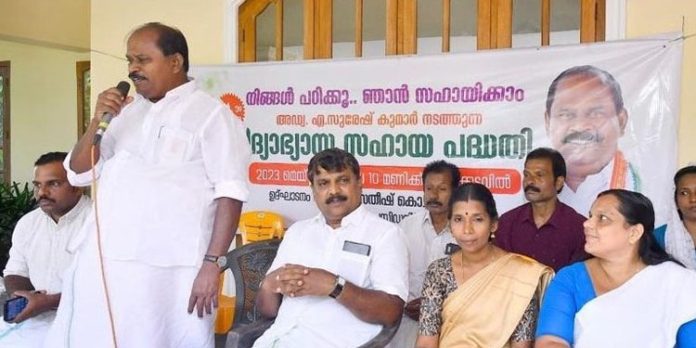 പഠനോപകരണങ്ങള് വിതരണം ചെയ്തു പഠനോപകരണങ്ങള് വിതരണം ചെയ്തു