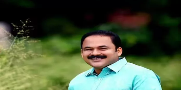 ഭാര്യയെ തല്ലി ; സിപിഎം നേതാവിനെ പാർട്ടി സസ്പെന്റ് ചെയ്തു ഭാര്യയെ തല്ലി ; സിപിഎം നേതാവിനെ പാർട്ടി സസ്പെന്റ് ചെയ്തു