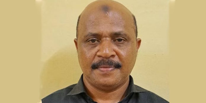 ട്രെയിനിൽ രേഖകളില്ലാതെ അരയിൽ ചുറ്റിക്കൊണ്ടുവന്ന 17 ലക്ഷം രൂപയുമായി മുസ്ലീംലീഗ് നേതാവ് അറസ്റ്റിൽ ട്രെയിനിൽ രേഖകളില്ലാതെ അരയിൽ ചുറ്റിക്കൊണ്ടുവന്ന 17 ലക്ഷം രൂപയുമായി മുസ്ലീംലീഗ് നേതാവ് അറസ്റ്റിൽ