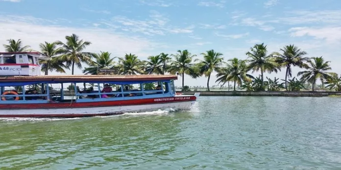 കൊച്ചി മറൈൻഡ്രൈവിൽ ബോട്ടുകൾ പിടിച്ചെടുത്തു : മാരിടൈം ബോർഡിസ് പോലീസ് ഇന്ന് റിപ്പോർട്ട് കൈമാറും കൊച്ചി മറൈൻഡ്രൈവിൽ ബോട്ടുകൾ പിടിച്ചെടുത്തു : മാരിടൈം ബോർഡിസ് പോലീസ് ഇന്ന് റിപ്പോർട്ട് കൈമാറും