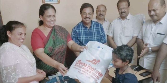 എസ്എസ്എൽസിക്കും +2 വിനും മികച്ച വിജയം കൈവരിച്ച വിദ്യാർത്ഥികളെ ആദരിച്ചു എസ്എസ്എൽസിക്കും +2 വിനും മികച്ച വിജയം കൈവരിച്ച വിദ്യാർത്ഥികളെ ആദരിച്ചു
