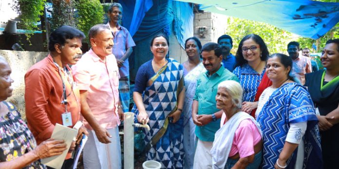 രാവിലെ പരാതി ; വൈകിട്ട് പരിഹാരം – ആറ് കുടുംബങ്ങള്ക്ക് സൗജന്യ കുടിവെള്ള കണക്ഷന് ലഭ്യമാക്കി വാട്ടര് അതോറിറ്റി രാവിലെ പരാതി ; വൈകിട്ട് പരിഹാരം – ആറ് കുടുംബങ്ങള്ക്ക് സൗജന്യ കുടിവെള്ള കണക്ഷന് ലഭ്യമാക്കി വാട്ടര് അതോറിറ്റി