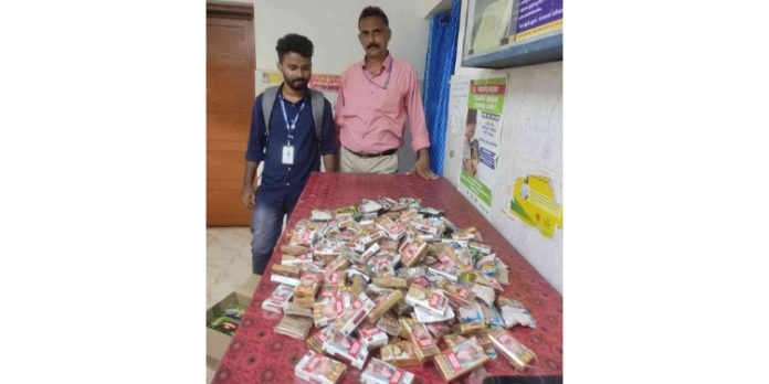 ആരോഗ്യവകുപ്പിന്റെ നേതൃത്വത്തിൽ നിരോധിത പുകയില ഉത്പന്നങ്ങള് പിടിച്ചെടുത്തു ആരോഗ്യവകുപ്പിന്റെ നേതൃത്വത്തിൽ നിരോധിത പുകയില ഉത്പന്നങ്ങള് പിടിച്ചെടുത്തു