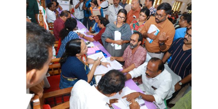 നടപടികളില് വീഴ്ച ; ഉദ്യോഗസ്ഥര്ക്കെതിരെ അന്വേഷണത്തിന് ഉത്തരവിട്ട് ആരോഗ്യമന്ത്രി വീണാജോര്ജ് നടപടികളില് വീഴ്ച ; ഉദ്യോഗസ്ഥര്ക്കെതിരെ അന്വേഷണത്തിന് ഉത്തരവിട്ട് ആരോഗ്യമന്ത്രി വീണാജോര്ജ്