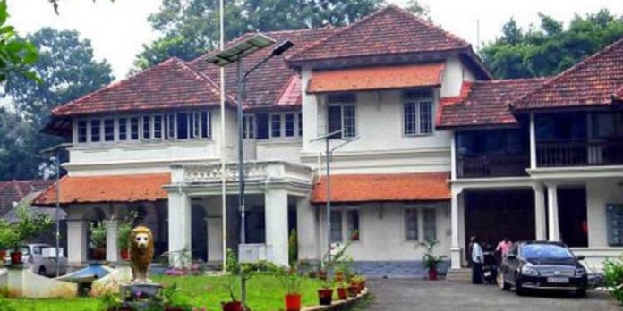 ക്ലിഫ് ഹൗസിലെ നീന്തൽക്കുളത്തിന് 4.04 ലക്ഷം ക്ലിഫ് ഹൗസിലെ നീന്തൽക്കുളത്തിന് 4.04 ലക്ഷം