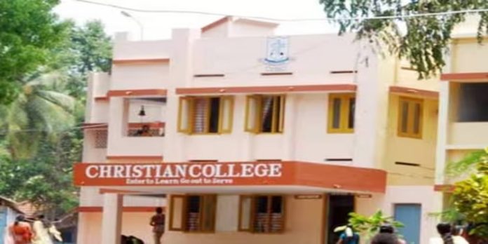 കാട്ടാക്കട കോളേജിലെ ആൾമാറാട്ടം : ഏരിയ സെക്രട്ടറിയെ പുറത്താക്കി എസ്എഫ്ഐ കാട്ടാക്കട കോളേജിലെ ആൾമാറാട്ടം : ഏരിയ സെക്രട്ടറിയെ പുറത്താക്കി എസ്എഫ്ഐ