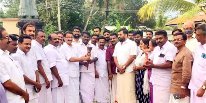 രാജ്യത്തെ യുവജനങ്ങള് കോൺഗ്രസ് തിരിച്ചു വരാൻ ആഗ്രഹിക്കുന്നു : അഡ്വ. പഴകുളം മധു രാജ്യത്തെ യുവജനങ്ങള് കോൺഗ്രസ് തിരിച്ചു വരാൻ ആഗ്രഹിക്കുന്നു : അഡ്വ. പഴകുളം മധു
