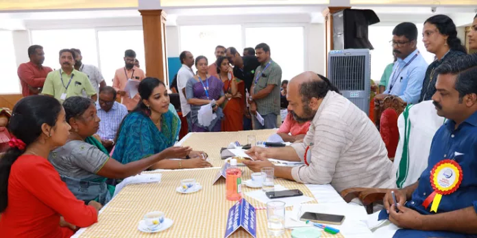 മന്ത്രിയുടെ ഇടപെടല് : മണിയമ്മക്ക് ആനുകൂല്യം ലഭിക്കും മന്ത്രിയുടെ ഇടപെടല് : മണിയമ്മക്ക് ആനുകൂല്യം ലഭിക്കും
