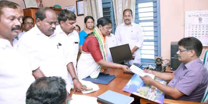 മൈലപ്ര ഉപതെരഞ്ഞെടുപ്പ് : യു.ഡി.എഫ് സ്ഥാനാര്ത്ഥി ജെസി വര്ഗീസ് നാമനിര്ദ്ദേശ പത്രിക സമര്പ്പിച്ചു മൈലപ്ര ഉപതെരഞ്ഞെടുപ്പ് : യു.ഡി.എഫ് സ്ഥാനാര്ത്ഥി ജെസി വര്ഗീസ് നാമനിര്ദ്ദേശ പത്രിക സമര്പ്പിച്ചു