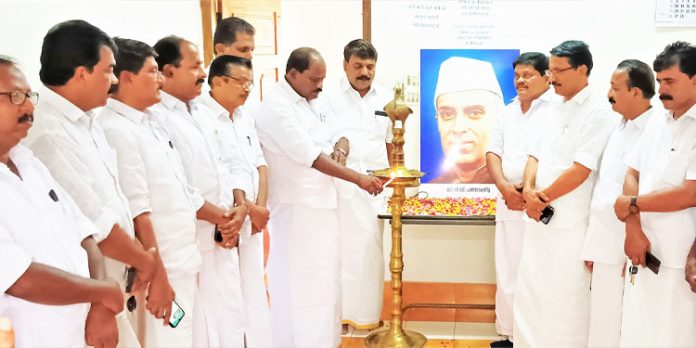 നെഹ്റു രാജ്യത്തെ പുനര് നിര്മ്മിച്ച രാഷ്ട്ര നേതാവ് : പ്രൊഫ. സതീഷ് കൊച്ചുപറമ്പില് നെഹ്റു രാജ്യത്തെ പുനര് നിര്മ്മിച്ച രാഷ്ട്ര നേതാവ് : പ്രൊഫ. സതീഷ് കൊച്ചുപറമ്പില്