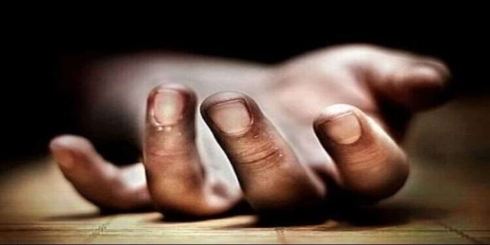 പാലക്കാട് അമ്മയും രണ്ട് മക്കളും കിണറ്റിൽ ചാടി മരിച്ച നിലയിൽ പാലക്കാട് അമ്മയും രണ്ട് മക്കളും കിണറ്റിൽ ചാടി മരിച്ച നിലയിൽ