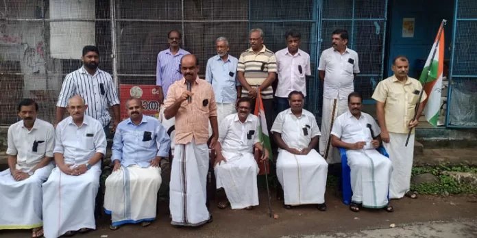 റേഷൻ വിതരണം അട്ടിമറിക്കാൻ ഉള്ള സംസ്ഥാന സർക്കാർ നീക്കത്തിന് മുന്നോടിയാണ് ഈ പോസ് മെഷീനുമായി ബന്ധപെട്ട തകരാർ റേഷൻ വിതരണം അട്ടിമറിക്കാൻ ഉള്ള സംസ്ഥാന സർക്കാർ നീക്കത്തിന് മുന്നോടിയാണ് ഈ പോസ് മെഷീനുമായി ബന്ധപെട്ട തകരാർ