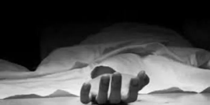 തിരുവനന്തപുരത്ത് പ്രണയാഭ്യർത്ഥന നിരസിച്ച വിദ്യാർഥിനിയെ റോഡിൽ തടഞ്ഞുനിർത്തി മർദിച്ചു തിരുവനന്തപുരത്ത് പ്രണയാഭ്യർത്ഥന നിരസിച്ച വിദ്യാർഥിനിയെ റോഡിൽ തടഞ്ഞുനിർത്തി മർദിച്ചു
