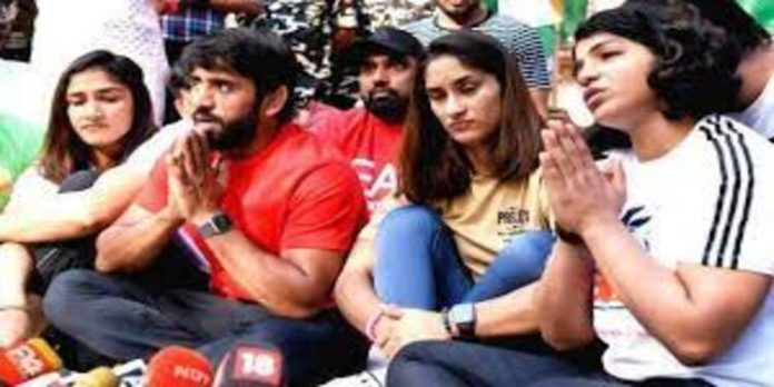 ടിക്കറ്റുണ്ടായിട്ടും ഐ.പി.എൽ മത്സരം കാണാൻ അനുവദിച്ചില്ലെന്ന് ഗുസ്തിതാരങ്ങൾ ; പ്രതികരിച്ച് പോലീസ് ടിക്കറ്റുണ്ടായിട്ടും ഐ.പി.എൽ മത്സരം കാണാൻ അനുവദിച്ചില്ലെന്ന് ഗുസ്തിതാരങ്ങൾ ; പ്രതികരിച്ച് പോലീസ്