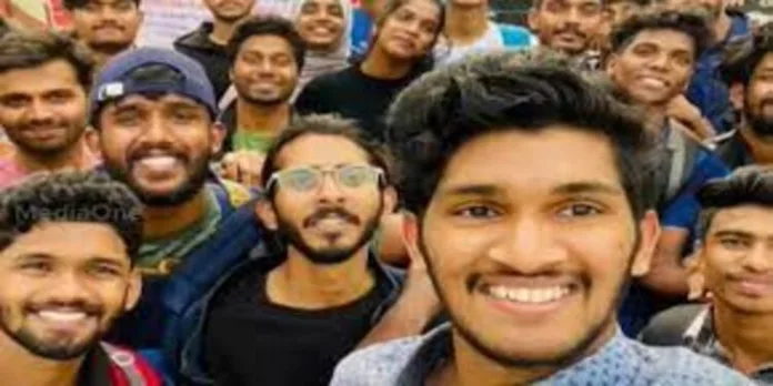 മണിപ്പൂരിൽ കുടുങ്ങിയ മലയാളി വിദ്യാർഥികൾ തിങ്കളാഴ്ച നാട്ടിലെത്തും മണിപ്പൂരിൽ കുടുങ്ങിയ മലയാളി വിദ്യാർഥികൾ തിങ്കളാഴ്ച നാട്ടിലെത്തും