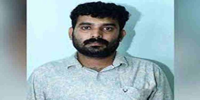 ആദിവാസി യുവാവിനെതിരെ കള്ളക്കേസ് എടുത്ത സംഭവം: സസ്പെൻഷനിലായിരുന്ന ഉദ്യോഗസ്ഥനെ തിരിച്ചെടുത്തു ആദിവാസി യുവാവിനെതിരെ കള്ളക്കേസ് എടുത്ത സംഭവം: സസ്പെൻഷനിലായിരുന്ന ഉദ്യോഗസ്ഥനെ തിരിച്ചെടുത്തു