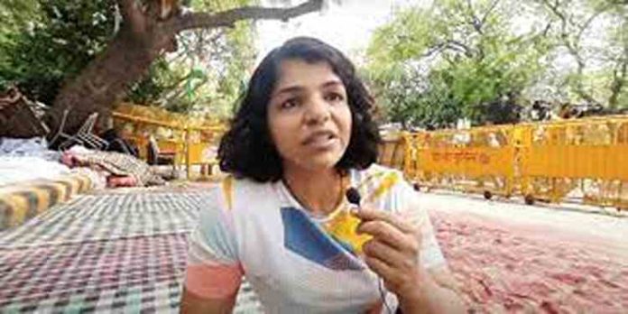 തളരില്ല, നീതി ലഭിക്കും വരെ സമരവുമായി മുന്നോട്ടുപോകുമെന്ന് സാക്ഷി മാലിക് തളരില്ല, നീതി ലഭിക്കും വരെ സമരവുമായി മുന്നോട്ടുപോകുമെന്ന് സാക്ഷി മാലിക്