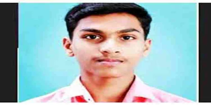 വീടിനുള്ളിൽ പഠിച്ചുകൊണ്ടിരിക്കെ പാമ്പുകടിച്ചു; പത്താം ക്ലാസ് വിദ്യാർഥിക്ക് ദാരുണാന്ത്യം വീടിനുള്ളിൽ പഠിച്ചുകൊണ്ടിരിക്കെ പാമ്പുകടിച്ചു; പത്താം ക്ലാസ് വിദ്യാർഥിക്ക് ദാരുണാന്ത്യം