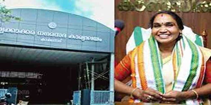 കോർപ്പറേഷൻ ബ്രഹ്മപുരത്തേക്ക് മാലിന്യം കണ്ടുപോകുന്നത് കോടതി ഉത്തരവ് ലംഘിച്ചെന്ന് തൃക്കാക്കര നഗരസഭ ചെയർപേഴ്സൺ കോർപ്പറേഷൻ ബ്രഹ്മപുരത്തേക്ക് മാലിന്യം കണ്ടുപോകുന്നത് കോടതി ഉത്തരവ് ലംഘിച്ചെന്ന് തൃക്കാക്കര നഗരസഭ ചെയർപേഴ്സൺ