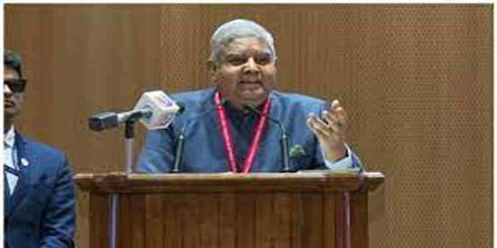 മലയാളികൾ വിദ്യാസമ്പന്നരും അധ്വാനശീലരും; കേരളത്തിലെ ജനങ്ങളെ പ്രശംസിച്ച് ഉപരാഷ്ട്രപതി മലയാളികൾ വിദ്യാസമ്പന്നരും അധ്വാനശീലരും; കേരളത്തിലെ ജനങ്ങളെ പ്രശംസിച്ച് ഉപരാഷ്ട്രപതി