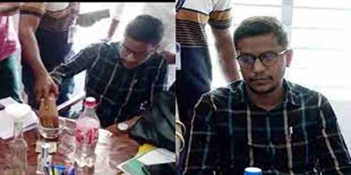 പ്രൊബേഷൻ കഴിയും മുന്പേ വില്ലേജ് എക്സ്റ്റന്ഷന് ഓഫീസര് കൈക്കൂലിക്കേസില് പിടിയിലായി പ്രൊബേഷൻ കഴിയും മുന്പേ വില്ലേജ് എക്സ്റ്റന്ഷന് ഓഫീസര് കൈക്കൂലിക്കേസില് പിടിയിലായി