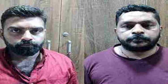 പട്ടാപ്പകല് ബസ് തടഞ്ഞ് കൊടുവള്ളി സ്വദേശിയെ തട്ടിക്കൊണ്ടുപോയ സംഭവം: 2 പേര് കൂടി പിടിയില് പട്ടാപ്പകല് ബസ് തടഞ്ഞ് കൊടുവള്ളി സ്വദേശിയെ തട്ടിക്കൊണ്ടുപോയ സംഭവം: 2 പേര് കൂടി പിടിയില്