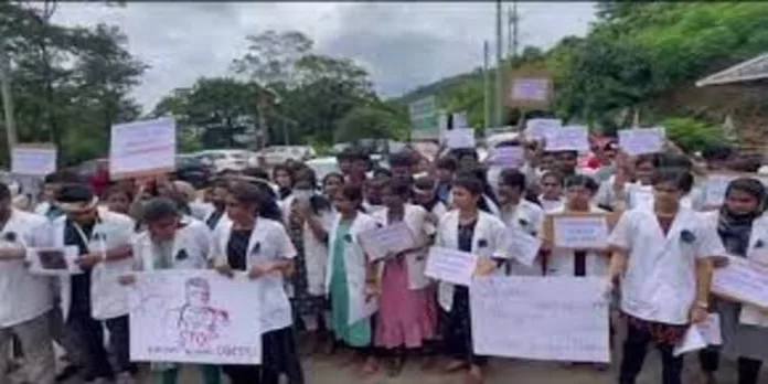 ‘ ഓർഡിനസ് ഉടൻ വേണം ‘ ; ഉന്നയിച്ച ആവശ്യങ്ങൾ അംഗീകരിക്കുന്നതുവരെ സമരം തുടരും ; ഐ.എം.എ ‘ ഓർഡിനസ് ഉടൻ വേണം ‘ ; ഉന്നയിച്ച ആവശ്യങ്ങൾ അംഗീകരിക്കുന്നതുവരെ സമരം തുടരും ; ഐ.എം.എ