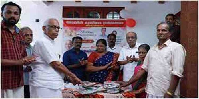 50-ാം വിവാഹ വാര്ഷിക ദിനത്തില് 50 പുസ്തകങ്ങള് ലൈബ്രറിക്ക് നല്കി ദമ്പതികള് 50-ാം വിവാഹ വാര്ഷിക ദിനത്തില് 50 പുസ്തകങ്ങള് ലൈബ്രറിക്ക് നല്കി ദമ്പതികള്