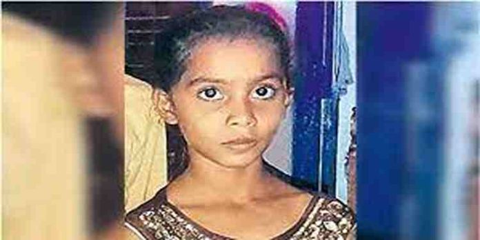കാറിന്റെ വിൻഡോ ഗ്ലാസ് ഉയർത്തിയതുമൂലം തലകുടുങ്ങി ഒമ്പത് വയസ്സുകാരി മരിച്ചു കാറിന്റെ വിൻഡോ ഗ്ലാസ് ഉയർത്തിയതുമൂലം തലകുടുങ്ങി ഒമ്പത് വയസ്സുകാരി മരിച്ചു