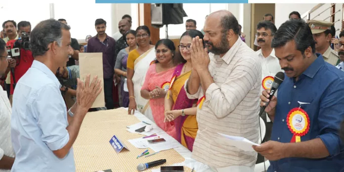 ആടിനെ പുലിപിടിച്ചു ; ബിനോയിക്ക് ഉടന് നഷ്ടപരിഹാരം ലഭ്യമാക്കിക്കൊണ്ട് വ്യവസായമന്ത്രി പി.രാജീവിന്റെ നടപടി ആടിനെ പുലിപിടിച്ചു ; ബിനോയിക്ക് ഉടന് നഷ്ടപരിഹാരം ലഭ്യമാക്കിക്കൊണ്ട് വ്യവസായമന്ത്രി പി.രാജീവിന്റെ നടപടി