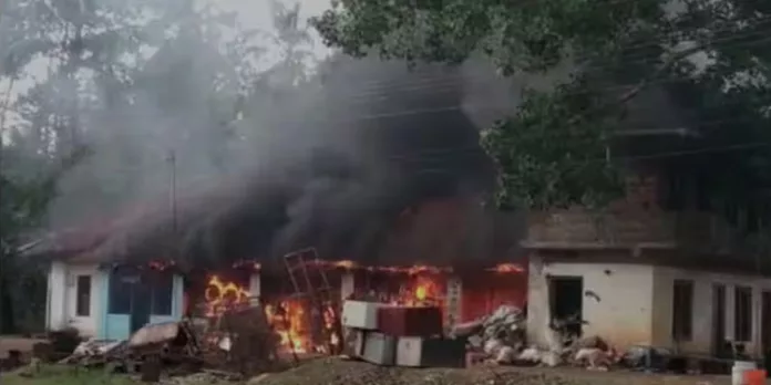 പയ്യാവൂരില് ആക്രിക്കടയിൽ തീപിടിത്തം പയ്യാവൂരില് ആക്രിക്കടയിൽ തീപിടിത്തം