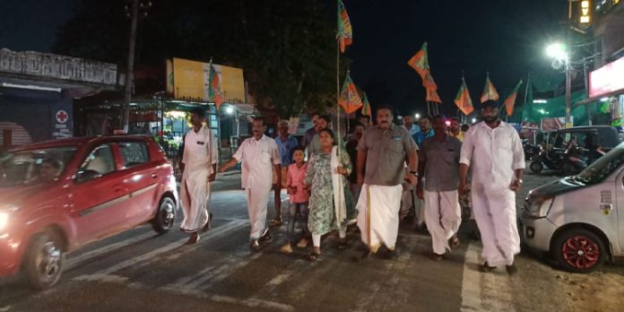 പിണറായി സർക്കാരിന്റെ ജനദ്രോഹ നയങ്ങൾക്കെതിരെ പ്രതിഷേധ പ്രകടനവും പൊതുയോഗവും നടത്തി പിണറായി സർക്കാരിന്റെ ജനദ്രോഹ നയങ്ങൾക്കെതിരെ പ്രതിഷേധ പ്രകടനവും പൊതുയോഗവും നടത്തി