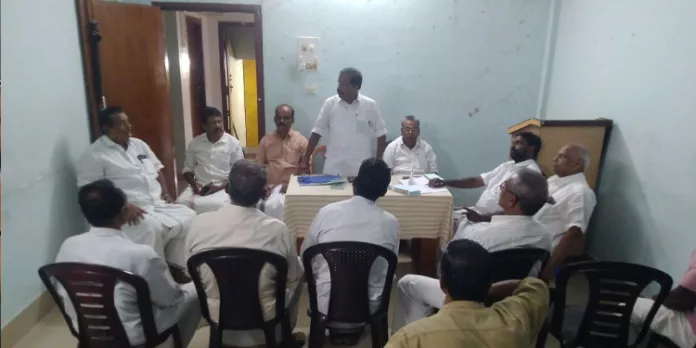 തടി വെട്ടിക്കയറ്റ് മേഖലയിൽ പണിയെടുക്കുന്ന തൊഴിലാളികളുടെ കൂലി വർധിപ്പിക്കണം തടി വെട്ടിക്കയറ്റ് മേഖലയിൽ പണിയെടുക്കുന്ന തൊഴിലാളികളുടെ കൂലി വർധിപ്പിക്കണം