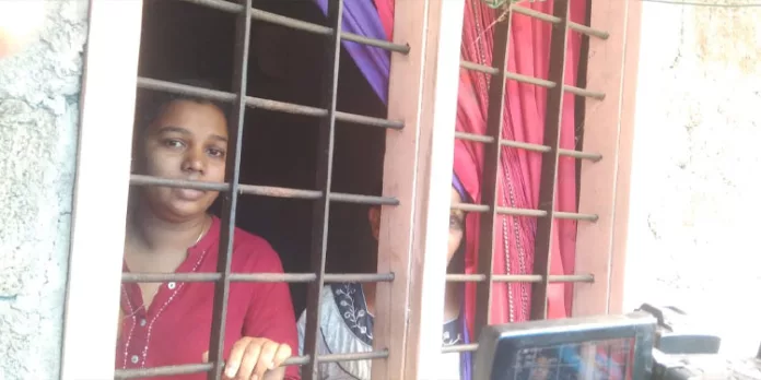മലയാലപ്പുഴയിൽ വീണ്ടും ആഭിചാരക്രിയ ; നാട്ടുകാർ വാസന്തി മഠം അടിച്ചുതകർത്തു മലയാലപ്പുഴയിൽ വീണ്ടും ആഭിചാരക്രിയ ; നാട്ടുകാർ വാസന്തി മഠം അടിച്ചുതകർത്തു