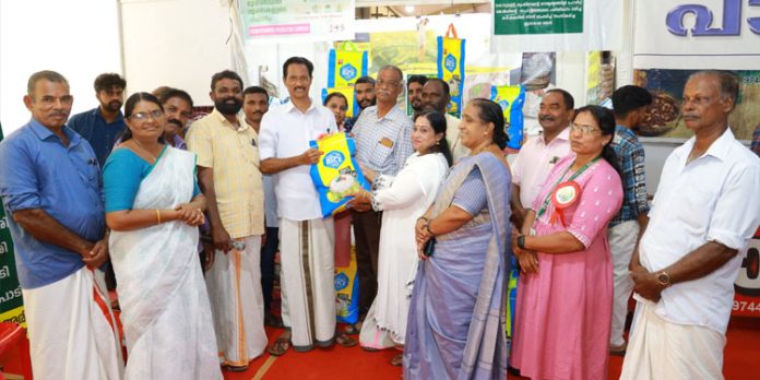 കൊടുമൺ റൈസ് മില്ലിൽ ആവിഷ്കരിക്കുന്നത് ബൃഹത്തായ പ്രവർത്തനങ്ങൾ : ജില്ലാ പഞ്ചായത്ത് പ്രസിഡന്റ് കൊടുമൺ റൈസ് മില്ലിൽ ആവിഷ്കരിക്കുന്നത് ബൃഹത്തായ പ്രവർത്തനങ്ങൾ : ജില്ലാ പഞ്ചായത്ത് പ്രസിഡന്റ്