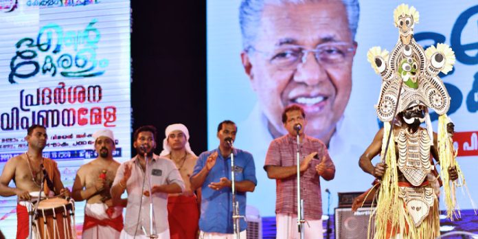 കാഴ്ചയുടെ ഉത്സവമൊരുക്കി മേളയില് പടയണി അരങ്ങേറി കാഴ്ചയുടെ ഉത്സവമൊരുക്കി മേളയില് പടയണി അരങ്ങേറി