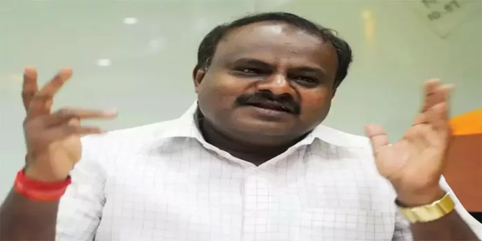 കര്ണാടകയില് കിംഗ് മേക്കറാകാന് കുമാരസ്വാമി ; തീരുമാനം നിര്ണായകമാകും കര്ണാടകയില് കിംഗ് മേക്കറാകാന് കുമാരസ്വാമി ; തീരുമാനം നിര്ണായകമാകും