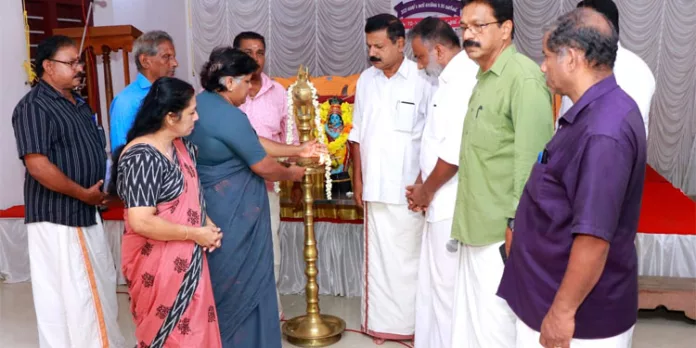 വഞ്ചിപ്പാട്ട് പഠനകളരി ആരംഭിച്ചു വഞ്ചിപ്പാട്ട് പഠനകളരി ആരംഭിച്ചു